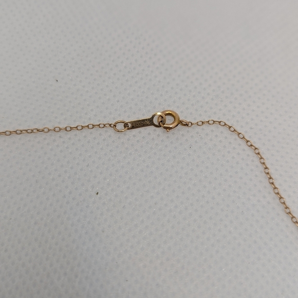 Elegant Gold Necklace - Picture 3 of 4